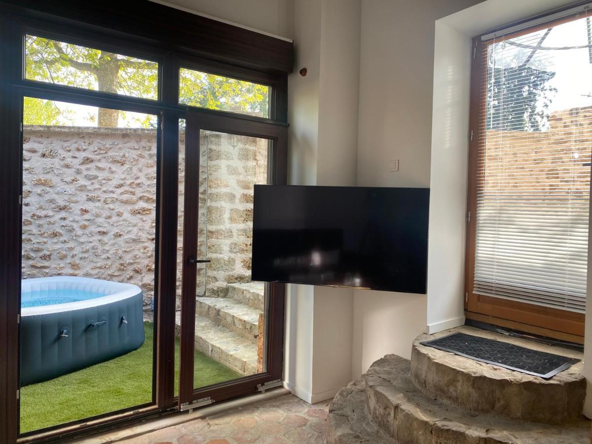 Studio Duplex Avec Spa Et Cour Privee Bonnelles Екстериор снимка